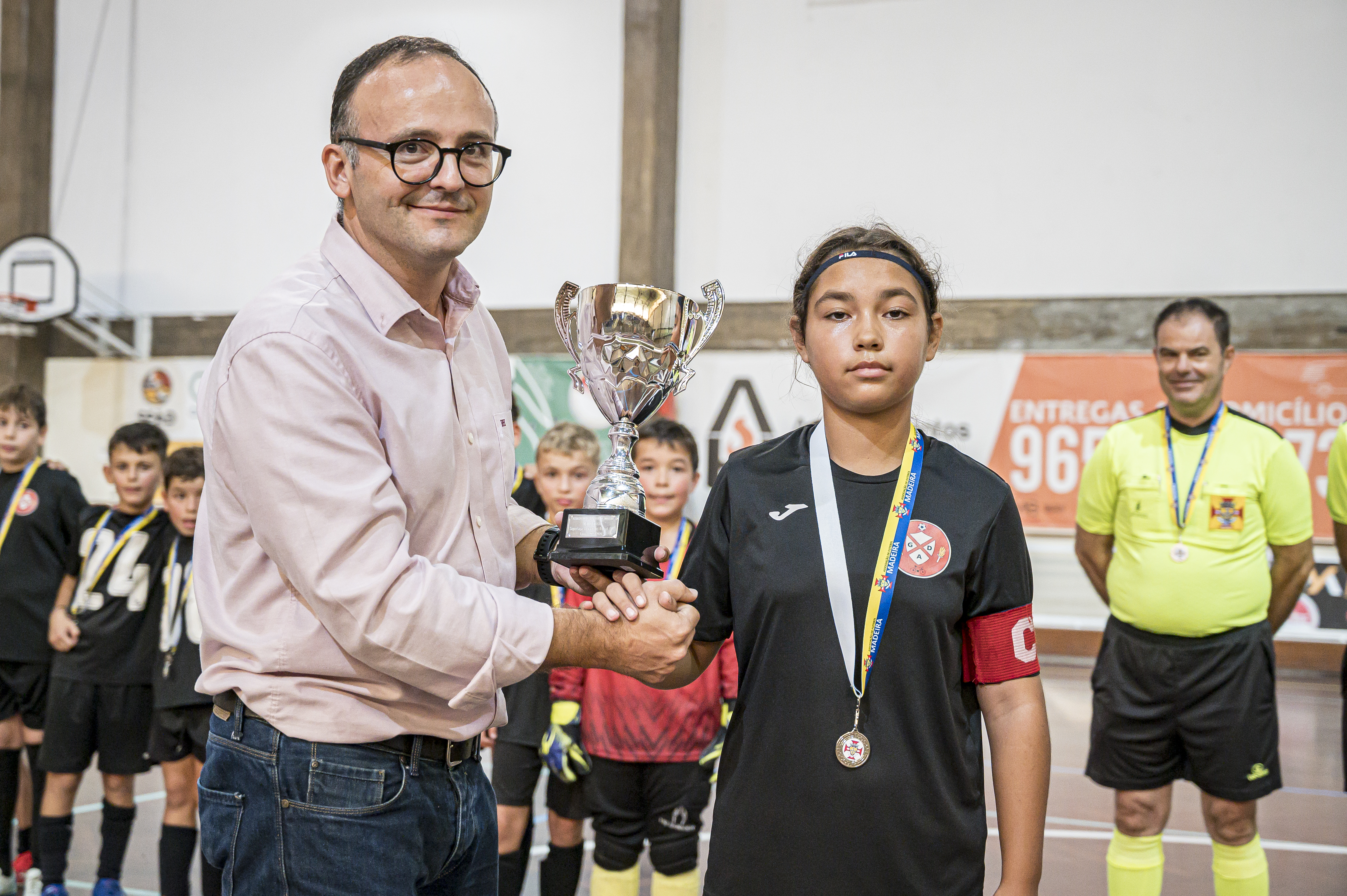 Benjamins - Futsal: Azinhaga ergue a Taça das Taças!